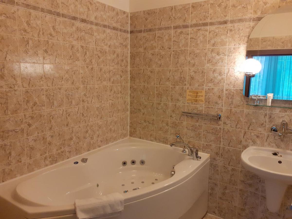 Hotel Uno Ústí nad Orlicí Dış mekan fotoğraf