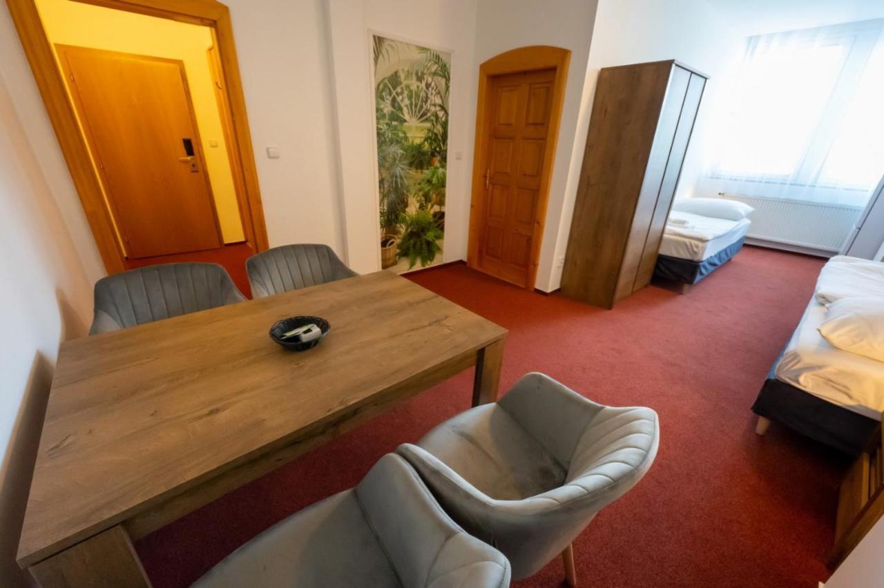 Hotel Uno Ústí nad Orlicí Dış mekan fotoğraf